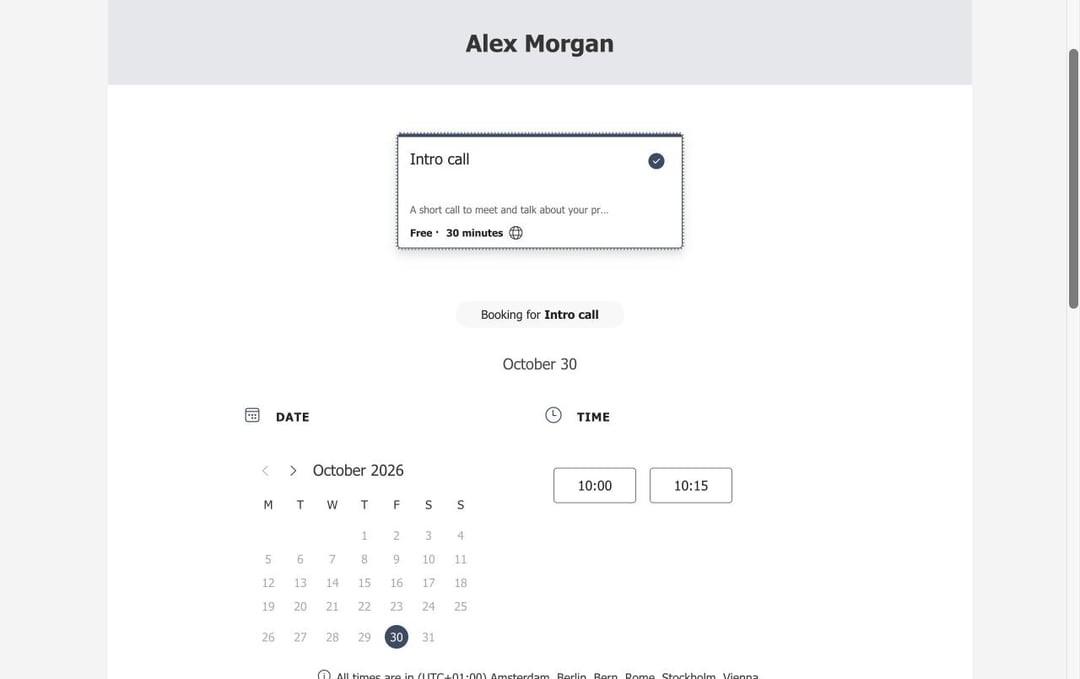 Microsoft Bookings-pagina met een kennismakingsgesprek van 30 minuten, een maandkalender en tijdslots
